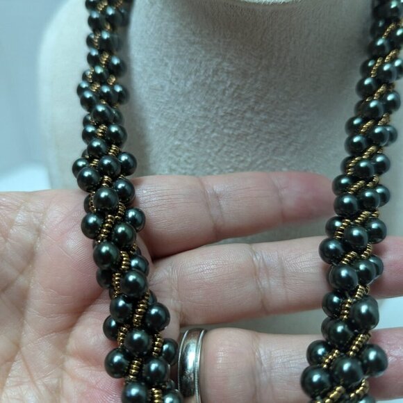 Pretty Vintage Hand Beaded Necklace Broncetone & Emerald Green Beads - Picture 5 of 8